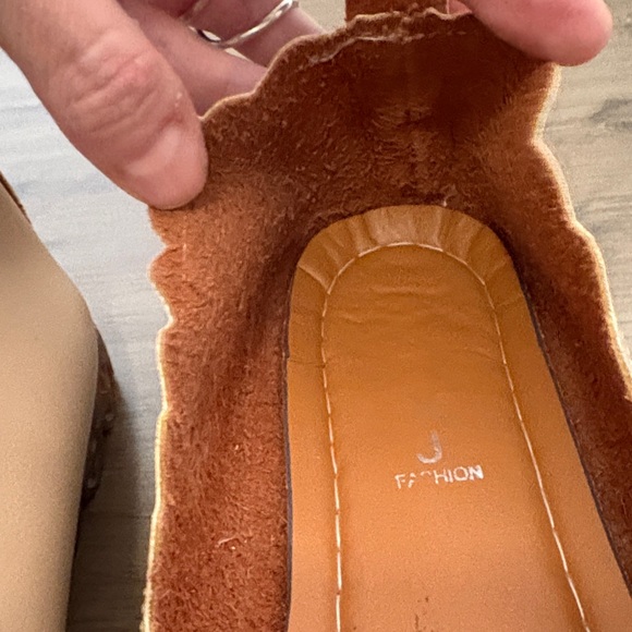 Genuine Leather Scalloped Cream Nude Ballet Flats with Bow Accent - Picture 4 of 7